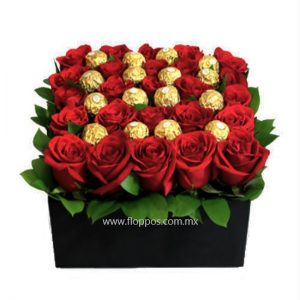 25 ROSAS EN CAJA Y CHOCOLATES
